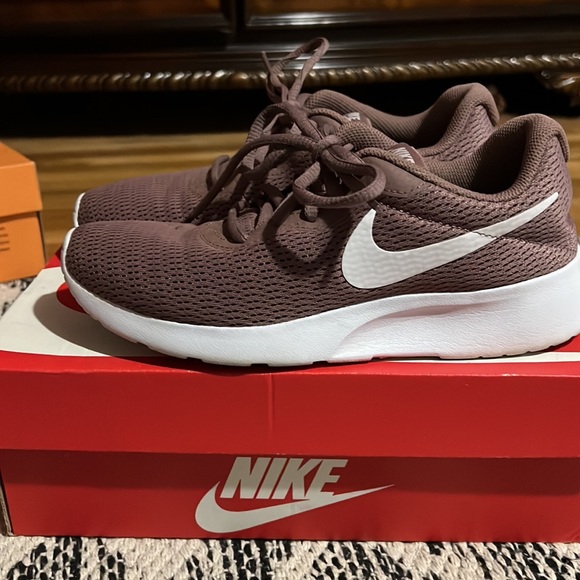 Nike - Picture 5 of 6